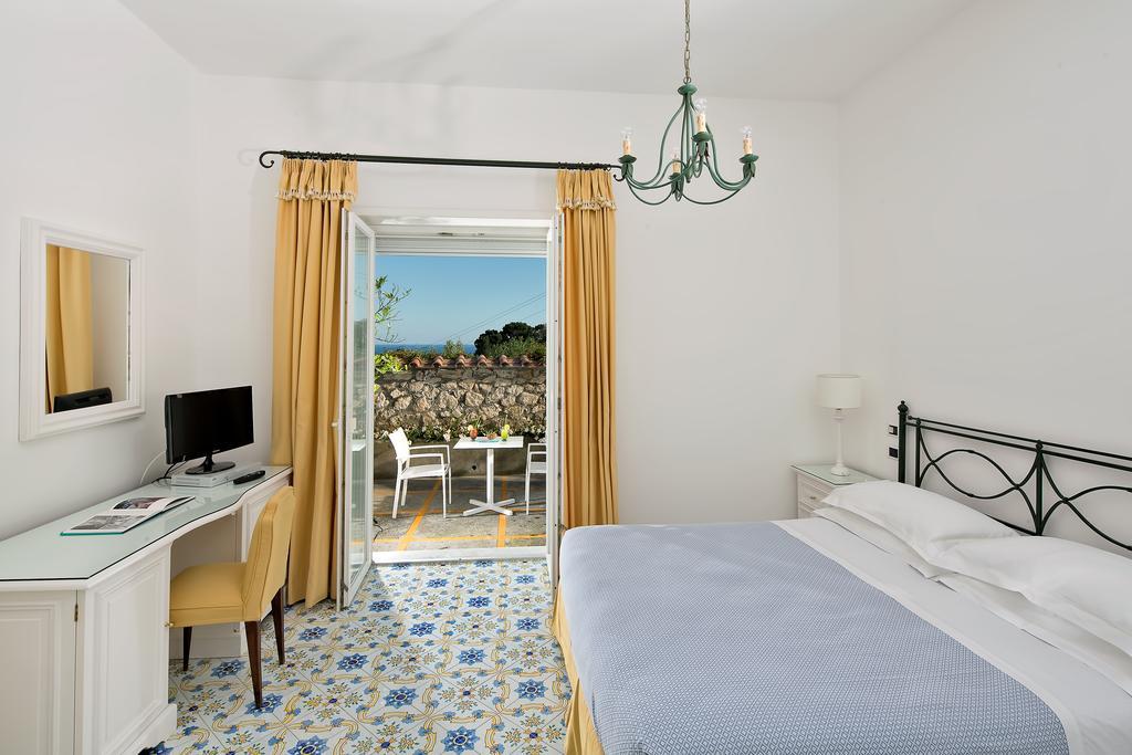 Hotel Canasta Capri Room photo